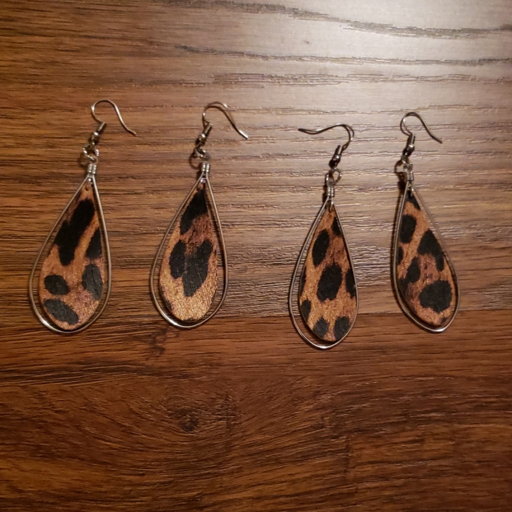 ‼1 PAIR LEFT DANGLE ANIMAL PRINT EARRINGS‼‼‼‼‼‼‼‼